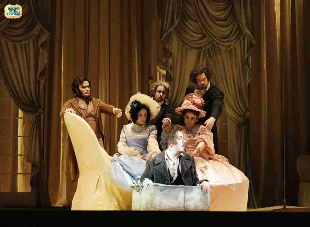 Rossini Opera Festival 2026 – L’occasione fa il ladro – with Manuel Amati, Damiana Mizzi & Dave Monaco; directed by Jean-Pierre Ponnelle; conducted by Alessandro Bonato 2 Dave Monaco (Conte Alberto), Damiana Mizzi (Berenice), Manuel Amati (Don Eusebio), Martiniana Antonie (Ernestina), Matteo Mancini (Don Parmenione) & Giuseppe Toia (Martino). Photo: Amati Bacciardi